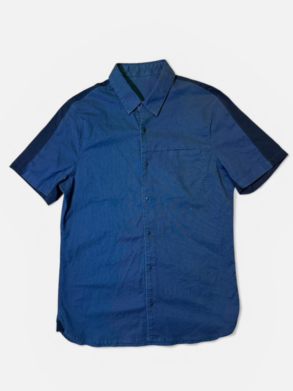 Lululemon mens M Medium blue button snap shirt sleeve button up shirt EUC